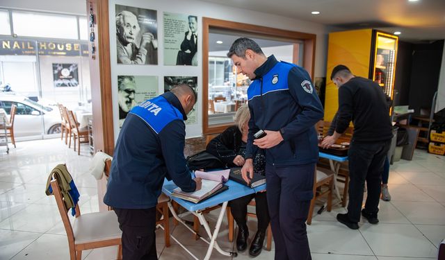 Karşıyaka Zabıtası’ndan işgal denetimi: 15 işletmeye ceza