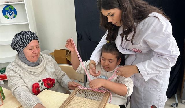 Gamze öğretmen, özel gereksinimli öğrencileri sosyal hayata kazandırıyor