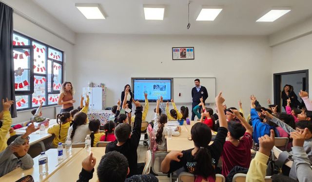 İzmir Metro AŞ’den 320 öğrenciye güvenli ulaşım eğitimi: Gözünüz Metro ve Tramvayda Olsun