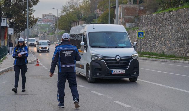 İzmir trafiğinde yeni dönem: Zabıta, ticari araçları dron ile denetliyor!