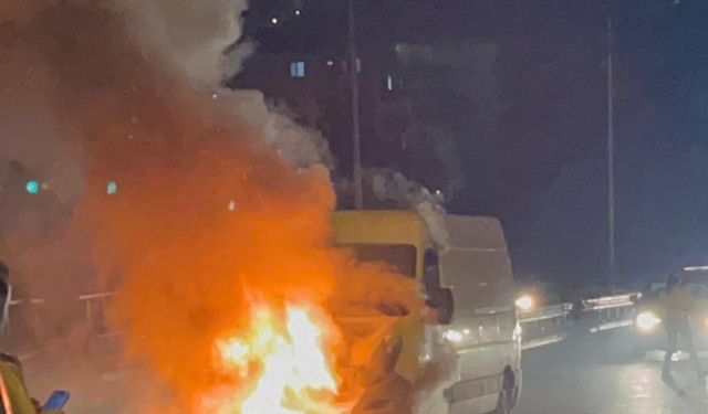 İzmir Homeros Bulvarı’nda araç yangını