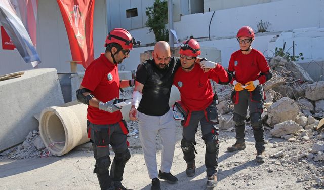 Karşıyaka’nın Arama Kurtarma Ekibi AFAD iş birliğiyle kapsamlı eğitim sürecini tamamladı