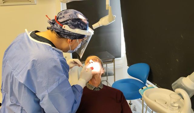 83 yaşında 20’lik diş sürprizi: Protez ağrısının nedeni ortaya çıktı