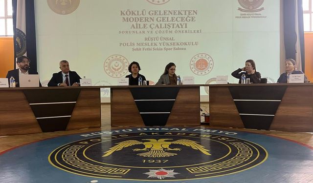 İzmir’de 'Köklü Gelenekten Modern Geleceğe' Aile Çalıştayı yapıldı