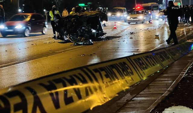 Konya’da otomobil kontrolden çıktı, ağaca çarpıp alev aldı: 1’i ağır 2 yaralı