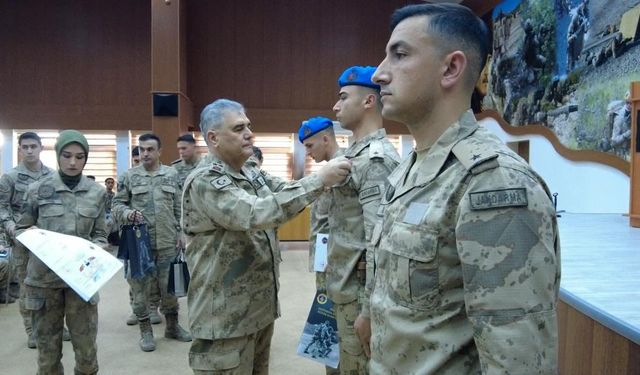 Foça Jandarma Komando Okulu’nda tarihi mezuniyet: 571 subay TMH kursunu tamamladı
