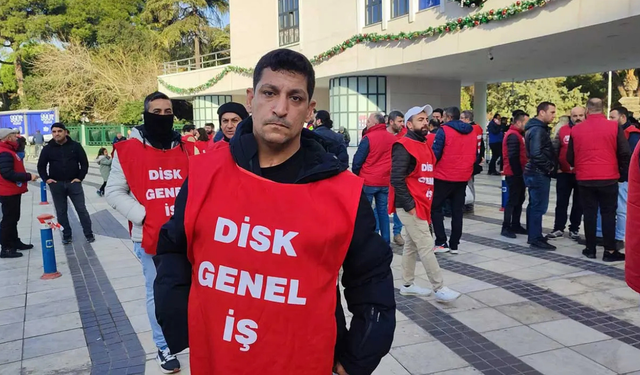 Engelli işçi şarkı sözleriyle Başkan Tugay’a seslendi