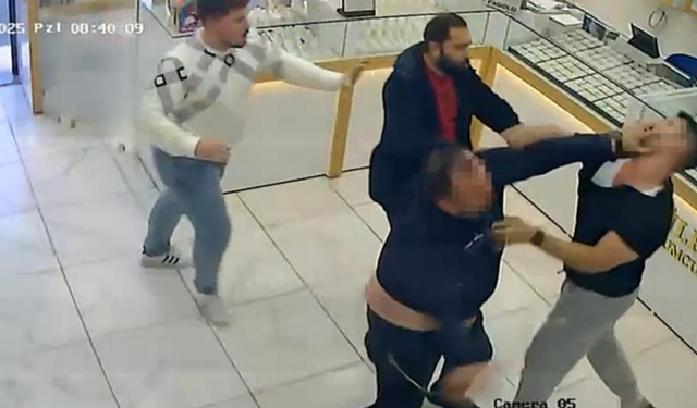 İzmir'de komşu kuyumcular arasında çıkan tartışma kavgaya dönüştü