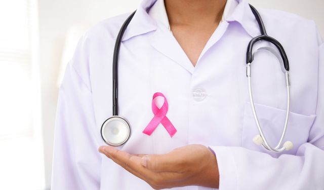 Asansörde okuduğu yazı hayatını kurtardı: Meme kanseri 2’nci evrede yakalandı