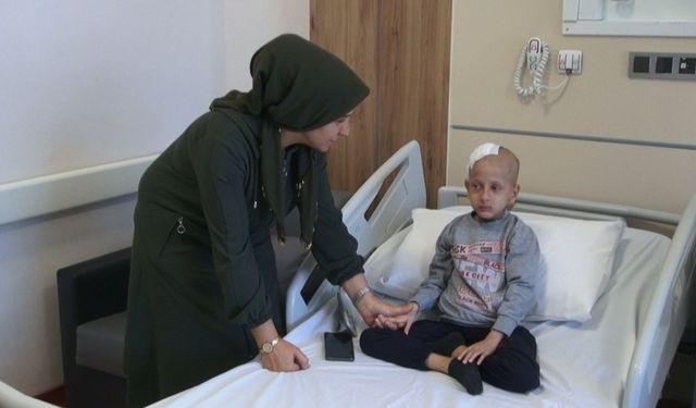 Beynindeki riskli tümör 5 saatlik operasyonla çıkarıldı