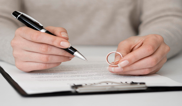 İzmir’de tuhaf boşanma davası: “İkinci eşim sanmıştım, dördüncü eşim çıktı”