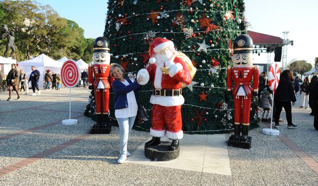 Karşıyaka’da yeni yıl coşkusu başladı! Festival 31 Aralık’a kadar Zühtü Işıl Meydanı’nda