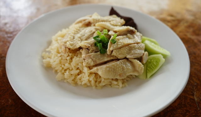 Yedikleri tavuktan zehirlenen 30 işçi hastaneye kaldırıldı