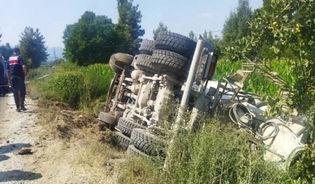 Menderes’te beton mikseri devrildi: Sürücü hayatını kaybetti