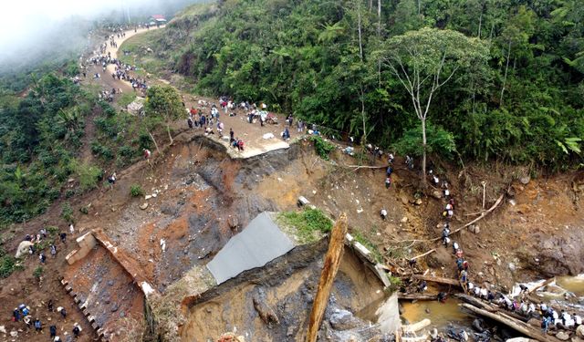 Endonezya’da sel ve toprak kayması: Ölü sayısı 1053’e yükseldi