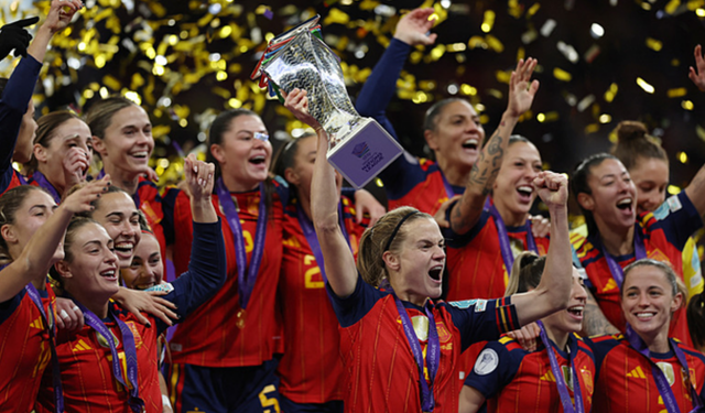 UEFA Kadınlar Uluslar Ligi'nde İspanya zirvede