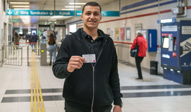 Gençler, Genç İzmirim Kart uygulamasından dolayı çok mutlu