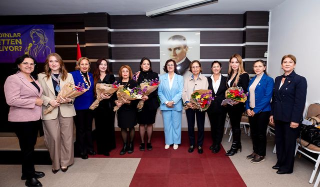 Narlıdere’de anlamlı panel: Genç Kadınlar Siyasetten Ne Bekliyor?