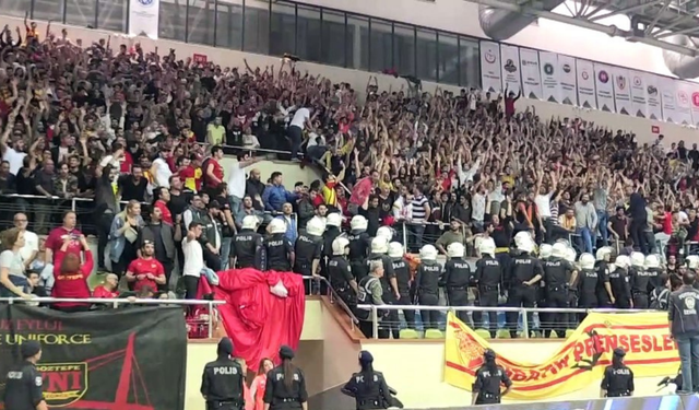 Göztepe–Beşiktaş maçında tribün olayları çıktı