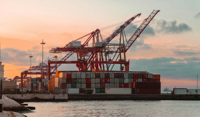 Kasımda ihracat rekor kırdı: Dış açık 7,8 milyar dolara ulaştı