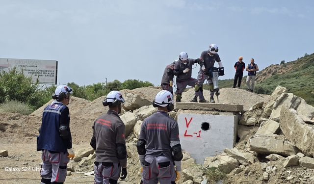 Seferihisar Belediyesi arama kurtarma ekibi AFAD akreditasyonunu aldı