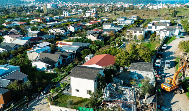 Seferihisar’da kaçak yapı yıkımları sürüyor