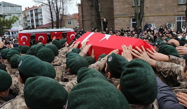 Polis Emre Albayrak'ı şehit eden saldırıda yeni ayrıntılar: Kapıyı aralayıp 11 el ateş etmiş