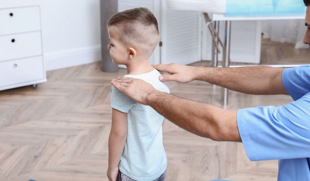 Skolyoz tanısı çocukların yaşam yolculuğunu durdurmuyor