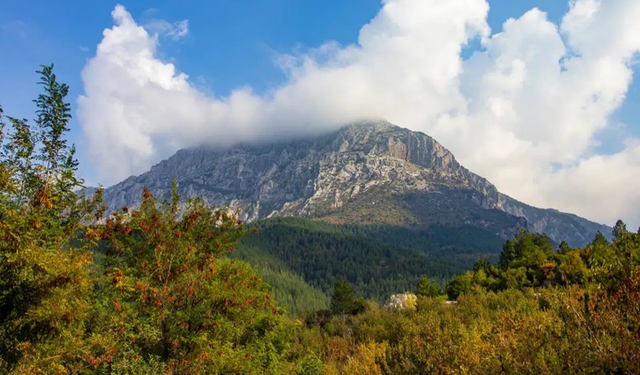 Ege’nin sırlı zirvesi: Spil dağı üzerinden uçaklar neden geçmiyor?