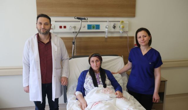 Üç çocuk annesi işçinin forklift altında ezilen bacakları ampute edilmekten kurtarıldı