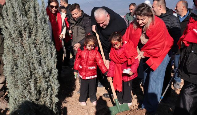 Menemen Belediyesi binlerce fidan dikti: İyi ki Doğdun Bebek Hatıra Ormanı kuruldu