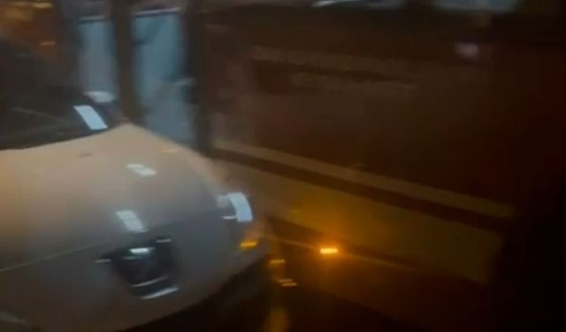 Yanlış park yüzünden ESHOT yolda kaldı: Şoför trafik polisini aramak zorunda kaldı