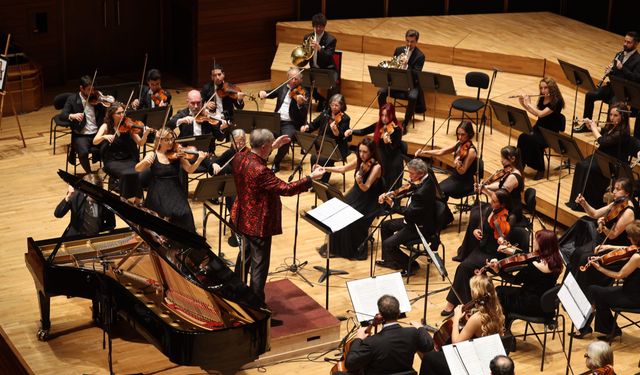 İZDSO konserinde duygusal anlar: Başkemancı Deniz Özasker anıldı