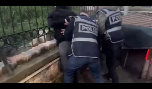 İzmir'de 44 yıl hapis cezasıyla aranan firari, tavuk kümesinde yakalandı