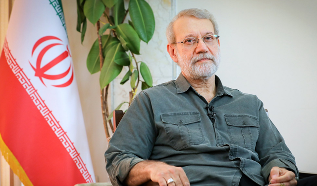 Laricani’den Trump’a uyarı: İran’ın içişlerine müdahale bölgeyi kaosa sürükler