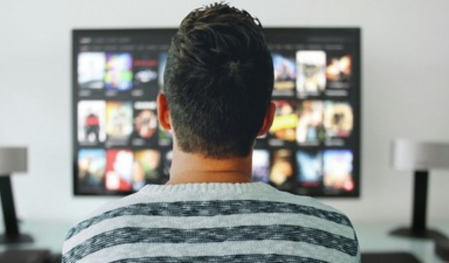 Peş peşe dizi izlemek yalnızlığı tetikliyor mu?