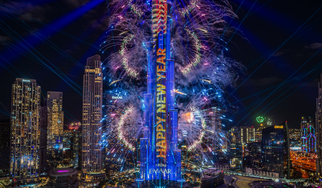 Dünya 2026’ya girdi: Kentlerde yeni yıl coşkusu