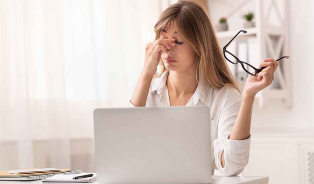 Dijital göz yorgunluğuna dikkat: Dijital ekranlar gözleri yıpratıyor