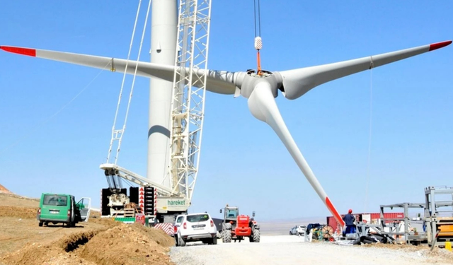 İzmir Menemen’de rüzgar türbini kanatları icradan satışa çıkıyor