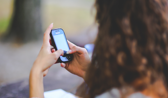 Eşinin telefonunu izinsiz karıştıran yandı: Yargıtay’dan emsal karar