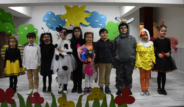 İzmir’de öğrenciler tiyatro oyunuyla sorumluluk bilinci kazandı