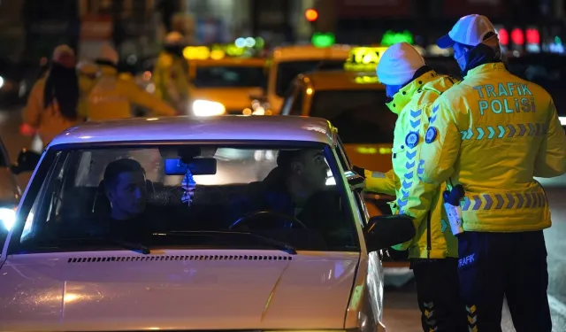 Trafik cezalarında yeni dönem: Cep telefonu ve emniyet kemerine ağır yaptırım