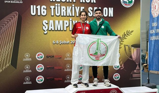Karşıyaka’nın genç atleti Türkiye zirvesinde: İrem Yolaçan’dan çifte madalya