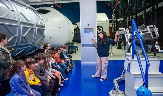 Karşıyakalı minikler uzayla tanıştı: Anaokulu öğrencileri Uzay Kampı’nı ziyaret etti