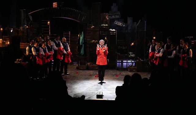 İzBBŞT’den büyük prömiyer: “Arturo Ui’nin Önlenebilir Tırmanışı” sahnelendi