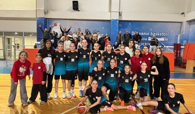 Bayraklı’nın perileri zirvede: U14 Kız Basketbol Takımı İzmir şampiyonu