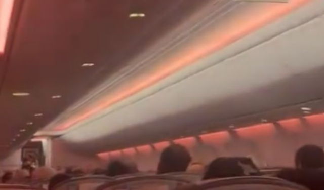 SunExpress Frankfurt-İzmir uçuşunda kar mağduriyeti: Yolcular 3 saattir uçakta bekletiliyor