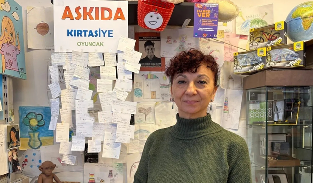 İzmir'de askıda kırtasiye umut oldu: Çocuklar ihtiyaçlarını resimle ödüyor