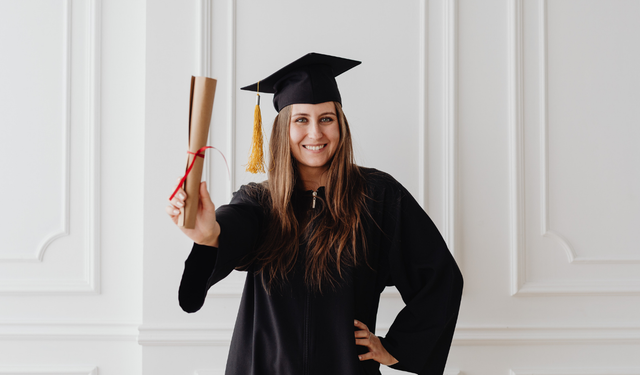 Z kuşağının yarısı üniversite diplomasını para israfı olarak görüyor