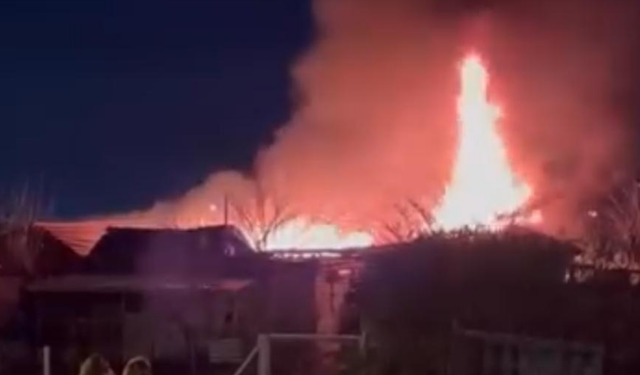 Bayraklı’da soba faciası: Ev alevlere teslim oldu